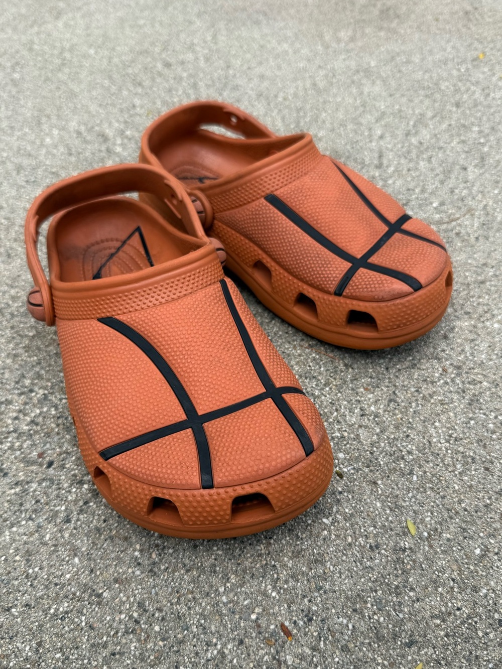 Crocs Classic Kids Sports Basketball Clogs Sandals Size 3 Big Kids Orange Black